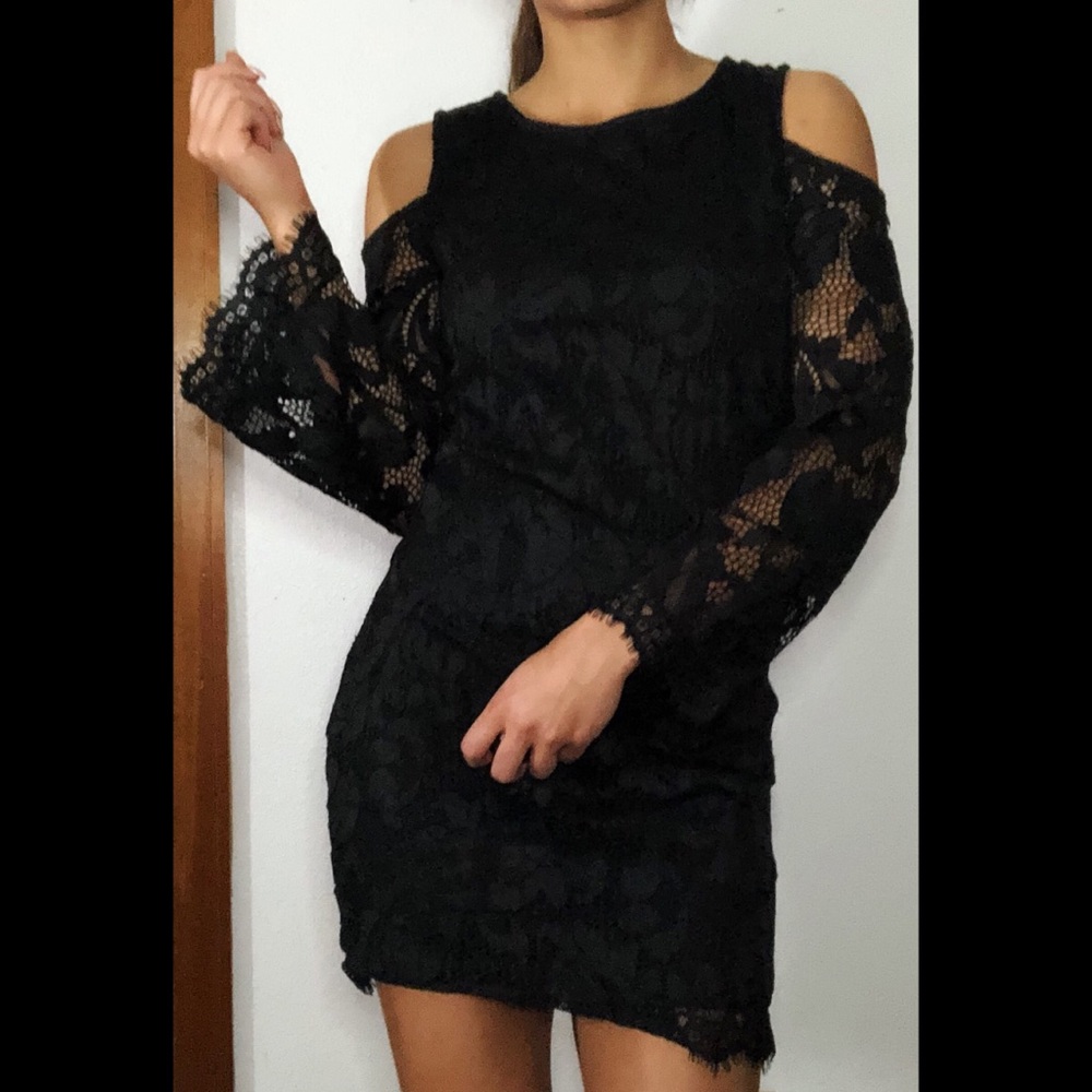 S SANS SOUCI Longsleeve Shoulder Cut Out Dress